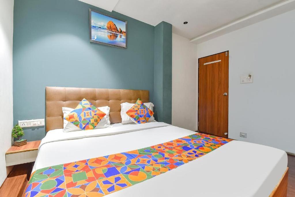 Nidhivan Hotel And Rooms Сурат Экстерьер фото