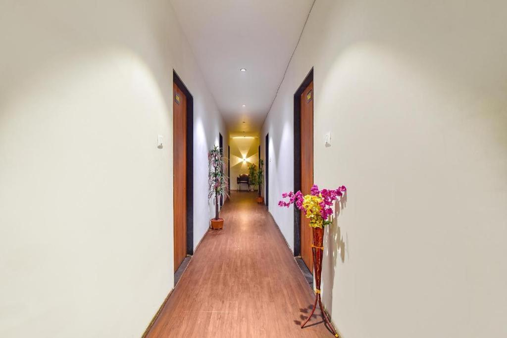 Nidhivan Hotel And Rooms Сурат Экстерьер фото