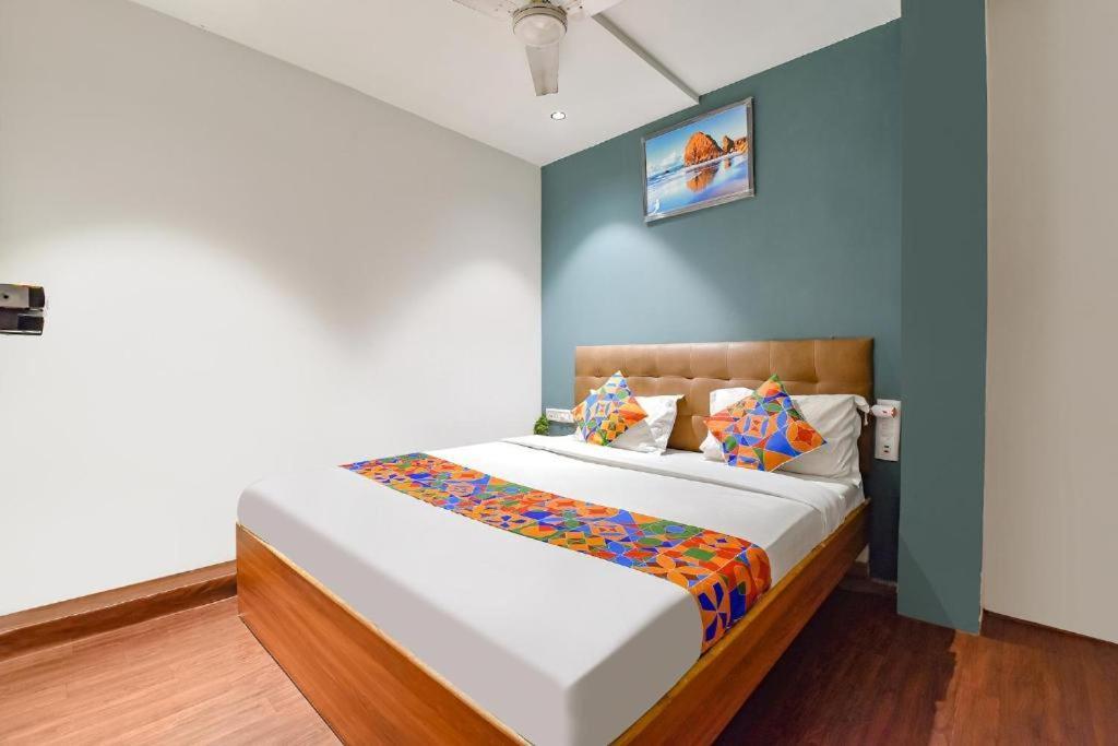 Nidhivan Hotel And Rooms Сурат Экстерьер фото