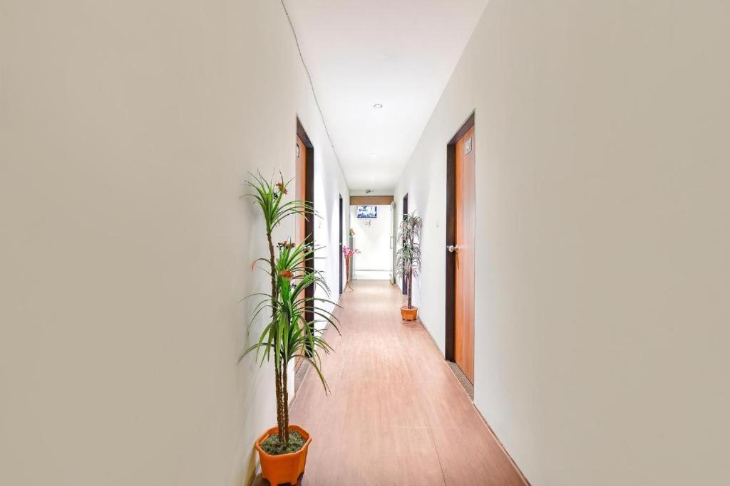 Nidhivan Hotel And Rooms Сурат Экстерьер фото